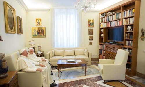 Папа Франциск відвідав свого попередника.(ФОТО)