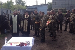  «Паски, спечені з любов’ю» - Греко-католицькі священники виставили Плащаницю у зоні АТО.(ФОТО)