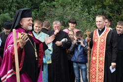 Дерево миру посадили військовослужбовці і капелани у Зарваниці