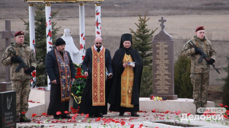 На горі Карачун вшанували полеглих воїнів