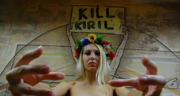 Kill Kirill. На Російського Патріарха Кирила накинулася активістка FEMEN Kill Kirill. На Російського Патріарха Кирила накинулася активістка FEMEN