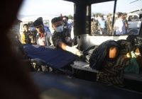 У суботу, 28 липня, щонайменше 15 чоловік, в тому числі четверо дітей, загинуло в Непалі, коли джип, в якому вони їхали, вилетів з шосе і впав в річку, повідомляє телеканал CNN-IBN.    У числі пасажирів джипу були громадяни Непалу та Індії, вони прямували до одного з місцевих храмів в окрузі Палпа на півдні країни.    Як повідомляється, водій не впорався з керуванням на складній ділянці гірської дороги, і машина, битком набита людьми, звалилася в річку. Два пасажири залишилися живі, але перебувають у важкому стані, відзначає телеканал.    Зазначимо, що це вже третє велике ДТП за місяць в Непалі. Так, 16 липня 17 людей загинуло, коли автобус перекинувся і впав у річку Трішулі в центральній частині Непалу. Днем раніше 38 паломників з Індії загинуло, коли автобус, в якому вони їхали, втратив управління і впав у канал. Паломники прямували до населеного пункту Трівені (Triveni) для участі в релігійному святі.
