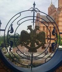 У Дніпропетровську храм Московського Патріархату прикрашають двоголові орли