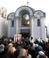 Молодь зі Львова молилась перед мощами Святого Климента Папи в Ялті