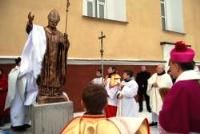 В Яворові відкрили пам'ятник блаженному Папі Івану Павлу ІІ