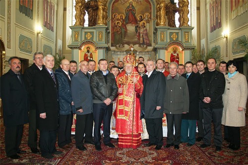 Владика Михаїл Колтун омив ноги тим, хто робить цей світ чистішим