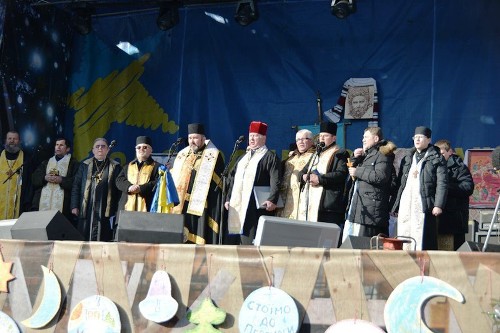 Єпископ Коломийсько-Чернівецької УГКЦ в четвер очолив молитву за Україну на Майдані Незалежності Єпископ Коломийсько-Чернівецької УГКЦ в четвер очолив молитву за Україну на Майдані Незалежності