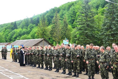 З благословення єпископа на Прикарпатті відбулося офіційне приведення до присяги батальйону оборони З благословення єпископа на Прикарпатті відбулося офіційне приведення до присяги батальйону оборони