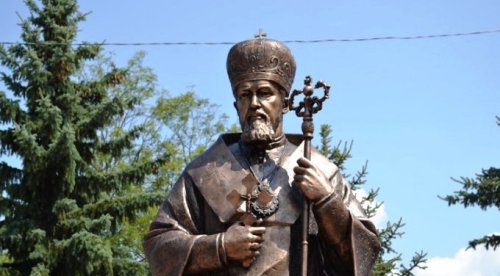 Глава УГКЦ в Долині освятив па'ятник кардинала Мирославу Івану (Любачівського). ФОТО