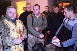 Різдво Христове на сході України відсвяткували пісною вечерею та спільною молитвою