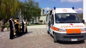 Греко-католики з Італії передали черговий автомобіль для захисників України