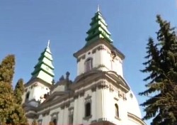 Тристоронній годинник встановили на вежу Тернопільської катедри.(ВІДЕО)