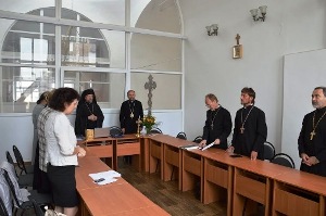 1 липня 2015 р. в приміщенні Свято-Дмитрівського катехитично-пастирського центру м. Харкова відбулося засідання єпархіяльної ради Харківсько-Полтавської єпархії Української Автокефальної Православної Церкви. Перед початком засідання було відправлено Святу Літургію, яку очолив архиєпископ Ігор. В засіданні взяли участь члени єпархіяльної ради архиєпископ Харківський і Полтавський Ігор (Ісіченко), митр. прот. Віталій Зубак (м. Харків), прот. Іван Лещик (Миколаїв), прот. Дмитро Романків (м. Сватове), о. Федір Сіпєйкін (м. Канів), п. Вадим Приходченко (Харків), п. Ніна Данилейко (м. Полтава), а також запрошені: єпископ Василь (Тучапець), ЧСВВ (м. Харків), митр. прот. Мирон Бендик (м. Дрогобич), прот. Ігор Литвин (м. Полтава), о. Володимир Червонников (м. Канів), о. Олег Усов (с. Глушківка), п. Тетяна Трофименко (м. Харків). Члени контактних груп від УАПЦ і УГКЦ – архиєпископ Ігор (Ісіченко), єпископ Василь (Тучапець), митр. прот. Мирон Бендик, митр. прот. Віталій Зубак, о. Володимир Червонников ознайомили присутніх із перебігом діялогу та першими виробленими спільно проєктами. В обговоренні виступили прот. Іван Лещик, о. Павло Кущ, о. Дмитро Романків, Вадим Приходченко. Було прийнято ухвалу «Про перебіг діялогу з УГКЦ», а також заяву «Повертаймо слову православний його справжній сенс». Було обговорено стан духовної освіти в єпархії та прийнято ухвалу «Про перспективи розвитку богословської освіти в Харківсько-Полтавській єпархії» Затверджено програму архиєрейських відвідин парафій до кінця 2015 року. Ознайомившись із програмою загальноукраїнською прощі до Зарваниці, в якій уперше візьме участь і паломницька група Харківсько-Полтавської єпархії, єпархіяльна рада прийняла ухвалу «Про єпархіяльну прощу до Зарваниці».