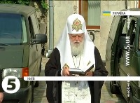 5 мікроавтобусів освятив та передав на фронт Патріарх Філарет.(ВІДЕО)