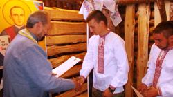 Капелан УГКЦ побудував та освятив каплицю в зоні АТО.(ФОТО) Капелан УГКЦ побудував та освятив каплицю в зоні АТО.(ФОТО)