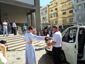 Греко-католики з Португалії відправляє для добровольців ПС швидку допомогу.(ФОТО)
