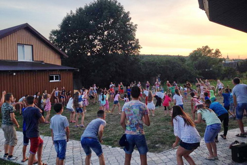 Табір для дітей воїнів АТО та переселенців зі Сходу України розпочався у Зарваниці.(ФОТО)