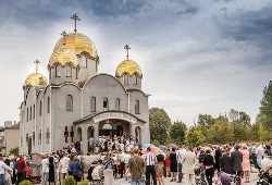 У Тернополі освятили новий храм Різдва Пресвятої Богородиці