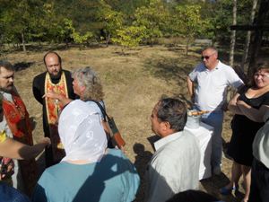 Тітушки спробували зірвати освячення хреста в Маріуполі.(ФОТО)