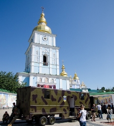 Патріарх Філарет освятив пересувний стоматологічний кабінет для потреб українських воїнів.(ФОТО)