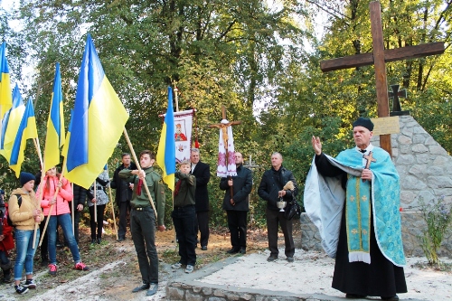 Відновлену могилу воїнів УГА освятили у місті Бар.(ФОТО) Відновлену могилу воїнів УГА освятили у місті Бар.(ФОТО)