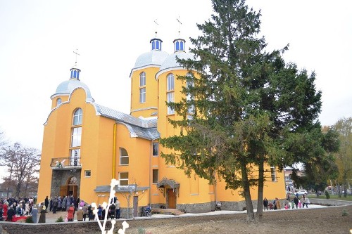 В Отинії освятили новозбудований Деканальний храм Зіслання Святого Духа УГКЦ.(ФОТО) В Отинії освятили новозбудований Деканальний храм Зіслання Святого Духа УГКЦ.(ФОТО)