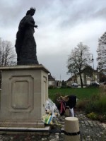 Франція: у Санлісі пом'янули річницю Революції Гідності та жертв Голодомору в Ураїні