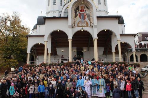 Близько 1000 осіб взяли участь у традиційній прощі до Зарваниці Чернечої Родини Воплоченого Слова Близько 1000 осіб взяли участь у традиційній прощі до Зарваниці Чернечої Родини Воплоченого Слова