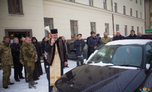 Івано-Франківська Архієпархія передала автомобіль воїнам АТО