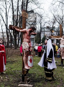 Відверта та емоційна театралізована Хресна Дорога у Франківську.(ФОТО) Відверта та емоційна театралізована Хресна Дорога у Франківську.(ФОТО)
