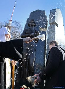 Патіразх Філарет у Бабиному Яру освятив пам'ятник Олені Телізі 