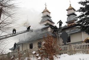 На Львівщині горіла дерев'яна церква XIX cт.(ФОТО,ВІДЕО)