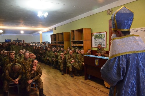 На Львівщині капелани передали солдатам подарунки від св. Миколая.(ФОТО) На Львівщині капелани передали солдатам подарунки від св. Миколая.(ФОТО)