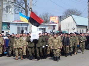 Тисячі людей прийшли провести в останню путь полеглого Героя України, 26-річного бущанина – воїна 