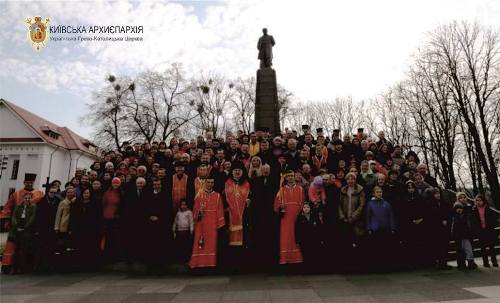 Відбулась проща духовенства та вірян УГКЦ до могили Тараса Шевченка у КаневіВідбулась проща духовенства та вірян УГКЦ до могили Тараса Шевченка у Каневі Відбулась проща духовенства та вірян УГКЦ до могили Тараса Шевченка у КаневіВідбулась проща духовенства та вірян УГКЦ до могили Тараса Шевченка у Каневі