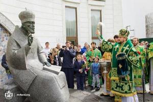 У Києві відбулося відкриття пам’ятника Митрополиту УПЦ МП Володимиру
