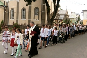 У Бродах відбулася молитовна хода за християнські сімейні цінності