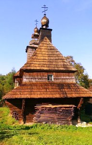 На  старовинному Закарпатському дерев'яному храмі з'явились Московські «цибульки».(ФОТО) 