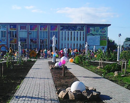 На Луганщині Христос піднісся на місці пам’ятника Леніну На Луганщині Христос піднісся на місці пам’ятника Леніну