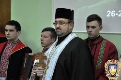 За словами Івана Римаря, призначення священиків і лікарів в цьому світі є спорідненим, оскільки полягає в рятуванні душі і тіла людини. «Отже, задля досягнення кращої ефективності варто об’єднати зусилля. Ми готові долучатися до усіх благодійних і волонтерських проектів, які реалізовуються в вашому університеті. З радістю будемо брати участь у ваших проектах. Сподіваюся, що зустрічі студентів ТДМУ і вихованців нашої семінарії, спільна праця в напрямку одужання людини принесуть чимало користі суспільству», – зазначив ректор Тернопільської вищої духовної семінарії імені Патріарха Йосифа Сліпого.    Очільник ТДМУ, професор Михайла Корда висловив зацікавленість у реалізації спільних проектів, поглибленні співпраці між двома навчальними закладами. Він наголосив на тому, що зустрічі з духовними наставниками допоможуть студентам-медикам краще зрозуміти суть милосердя, співчуття і любов до ближнього у роботі лікаря. Ця співпраця також сприятиме особистісному зростанню молоді ТДМУ, яке у майбутньому допоможе у вирішенні проблем не тільки в галузі охорони здоров’я, а й у інших галузях життєдіяльності нашого суспільства.