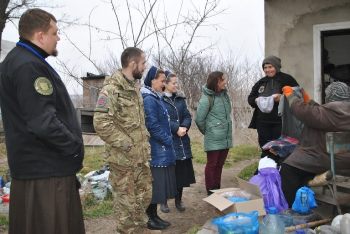 Роблячи милостиню, спорожнюємо руки, але наповнюємо душу
