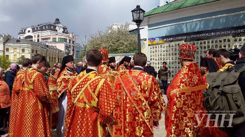 Київ:  освячено стіну пам’яті загиблих захисників України 2014-2017 року