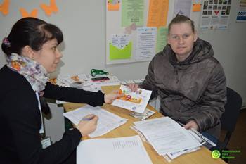 В рамках Акції «Папа для України» у Маріуполі видають ваучери на медикаменти та продукти внутрішньо переміщеним особам