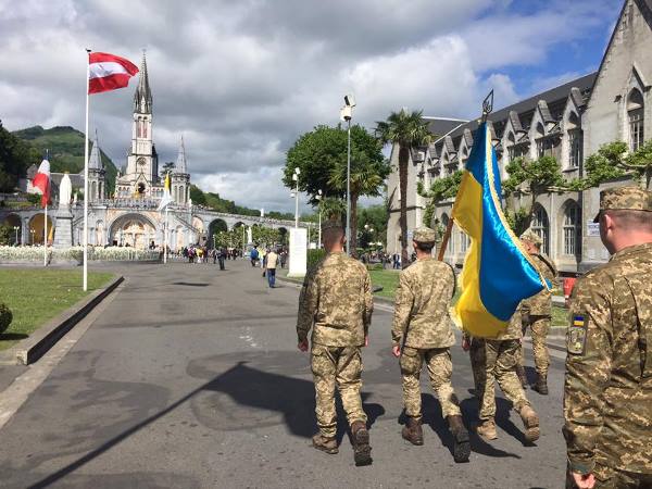 130 українських військовослужбовців і капеланів бере участь в Міжнародному паломництві до Лурду (ФОТО) 130 українських військовослужбовців і капеланів бере участь в Міжнародному паломництві до Лурду (ФОТО)