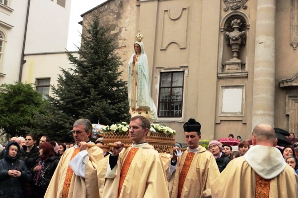 У Львові відбулись святкуваня до 100 річниці зяв Богородиці у Фатімі 
