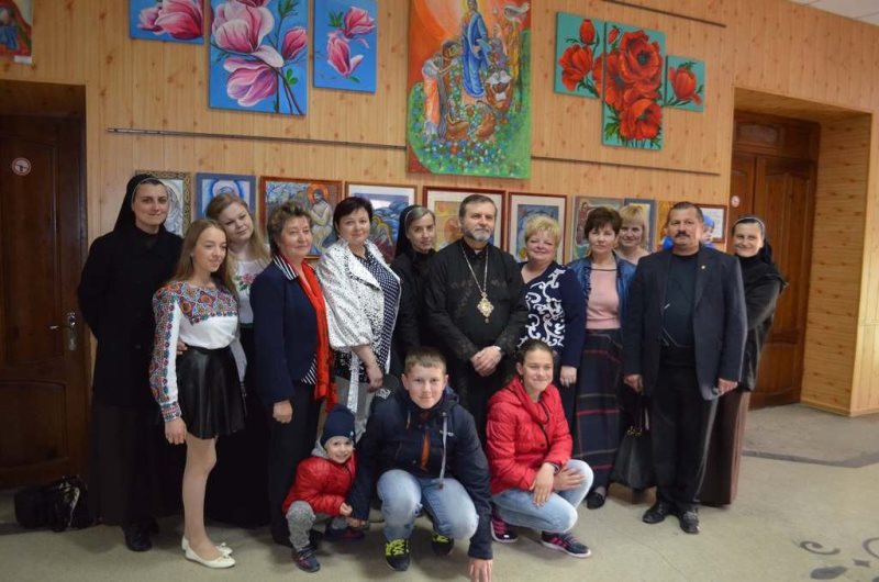У Чорткові відкрито персональну виставку художніх робіт та живопису сестри-монахині Соломії Крушинської