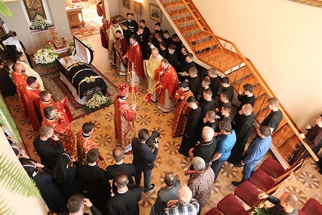 В УГКЦ запрошують священиків та групи мирян, які хочуть взяти участь у похоронних богослужіннях Блаженнішого Любомира зареєструватися