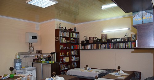 У Дубному священик відкрив безкоштовну літературну кав`ярню У Дубному священик відкрив безкоштовну літературну кав`ярню