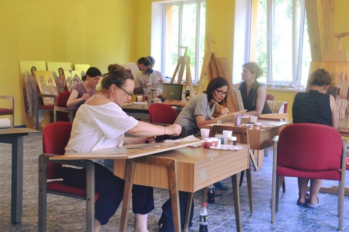 Художники із різних куточків Польщі приїхали до України аби написати ікони для храму свщн. Омеляна Ковча