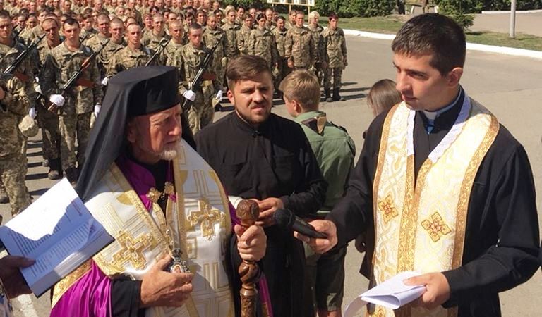 Капелани освятили пам'ятник полеглим військовослужбовцям 